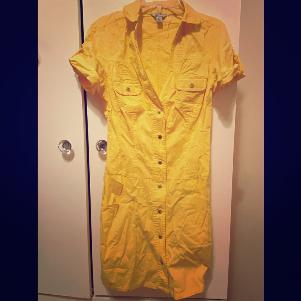 Mini yellow vintage Guess dress!